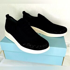 Bzees, Timeless Bright Slip-ons, Black, Women’s 9.5, NIB